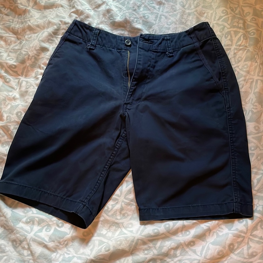 Old Navy mens shorts size 30 with 9”inseam Navy